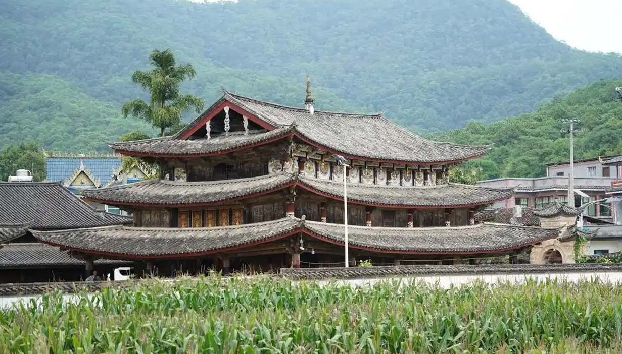 Automated monitoring of ancient buildings in a certain city