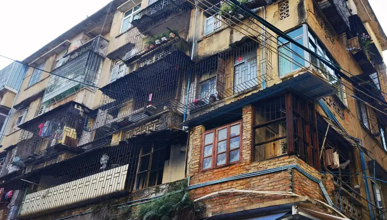 Automated monitoring of dangerous buildings in a certain city